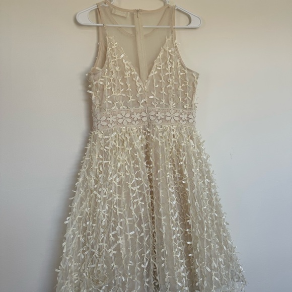 Altar’d State Beautiful knee length dress - Picture 5 of 7